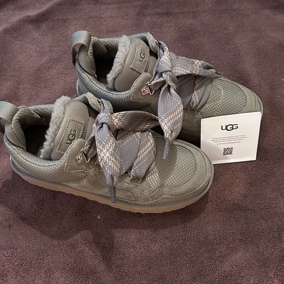 UGG Shoes - NWT UGG lowmel  Moss (olive) green discontinued color